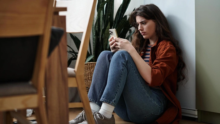 Почему мужчина не отвечает на сообщения: 4 самые распространенные причины